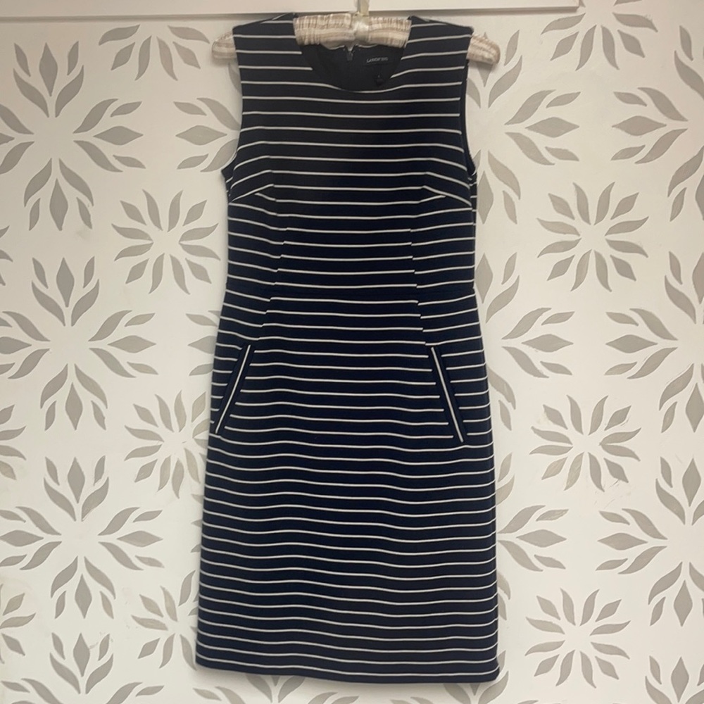 Blue/white sleeveless dress